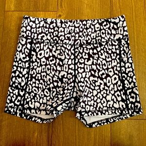Zyia leopard black and white light n tight pocket bike shorts xxl fits like L-XL